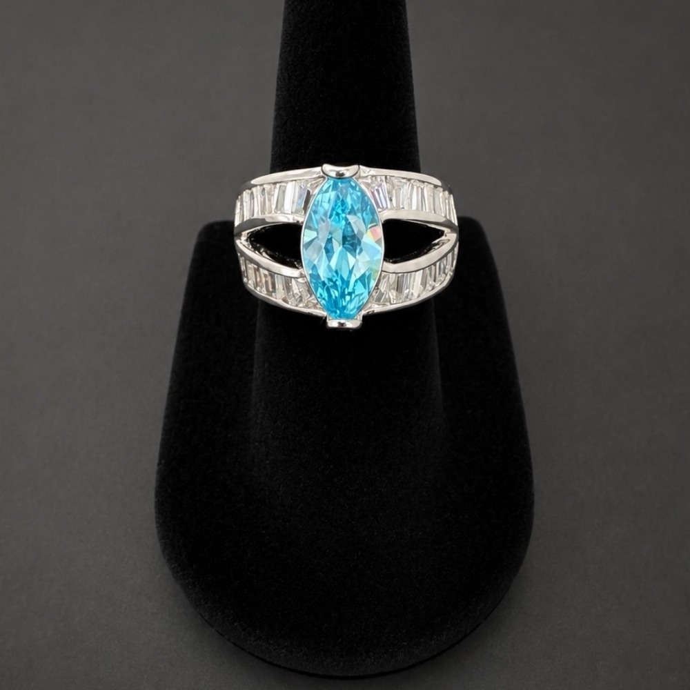 Nolan Miller Glamour Collection Blue Marquise Crystal Ring Size 6